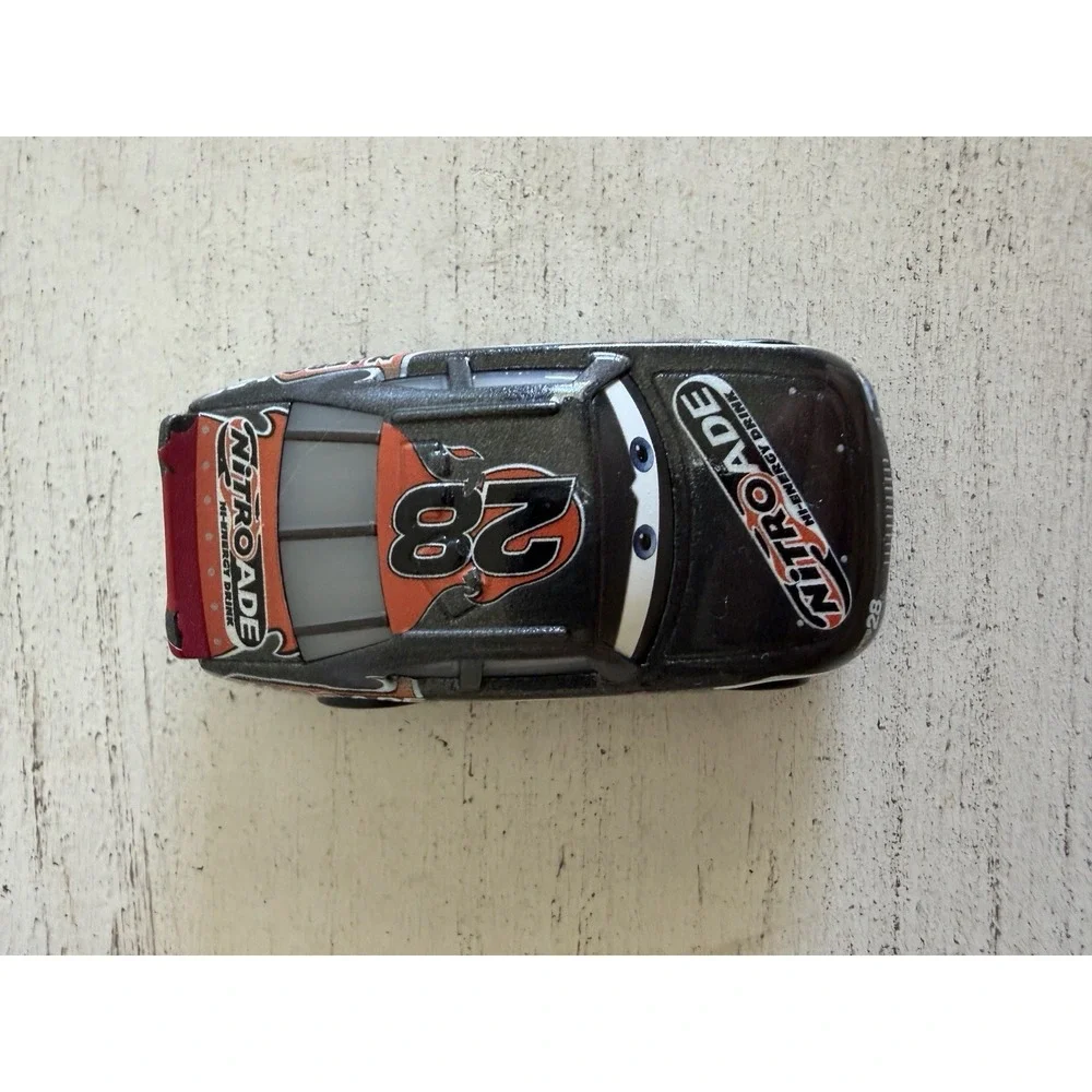 Voiture Disney‎ Cars NITROADE N° 28 AIKEN AXLER Métal 1/55eme FLASH MCQUEEN
